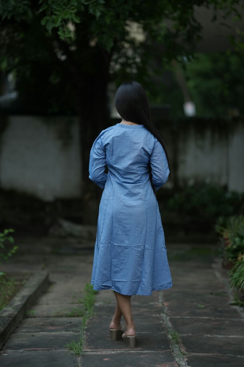 Women Solid Cotton Blend Straight Kurta