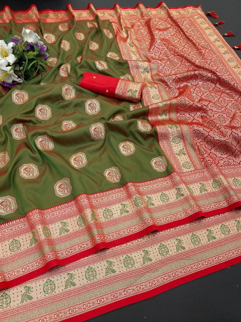 Royal mehndi green Jacquard Elegance Saree with Designer Pallu