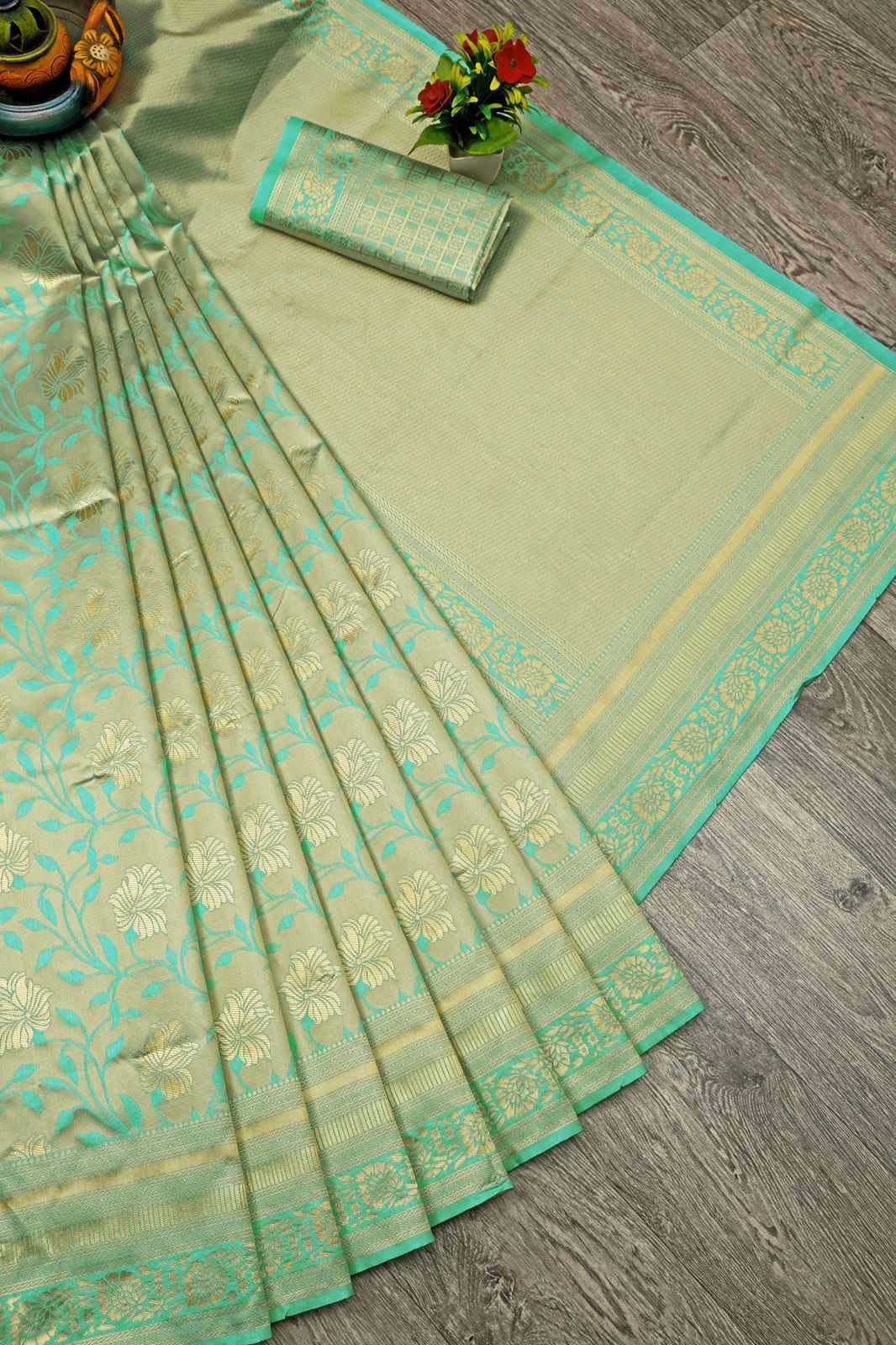 Traditional Kanjivaram Woven Silk Saree With Blouse Piece LIGHT GREEN