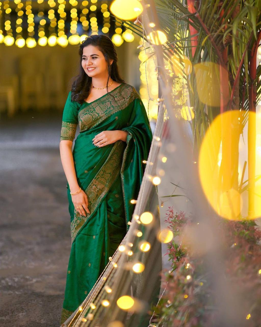 Elegant Bottle Green Lichi Silk Saree with Rich Pallu & Jacquard Weaving