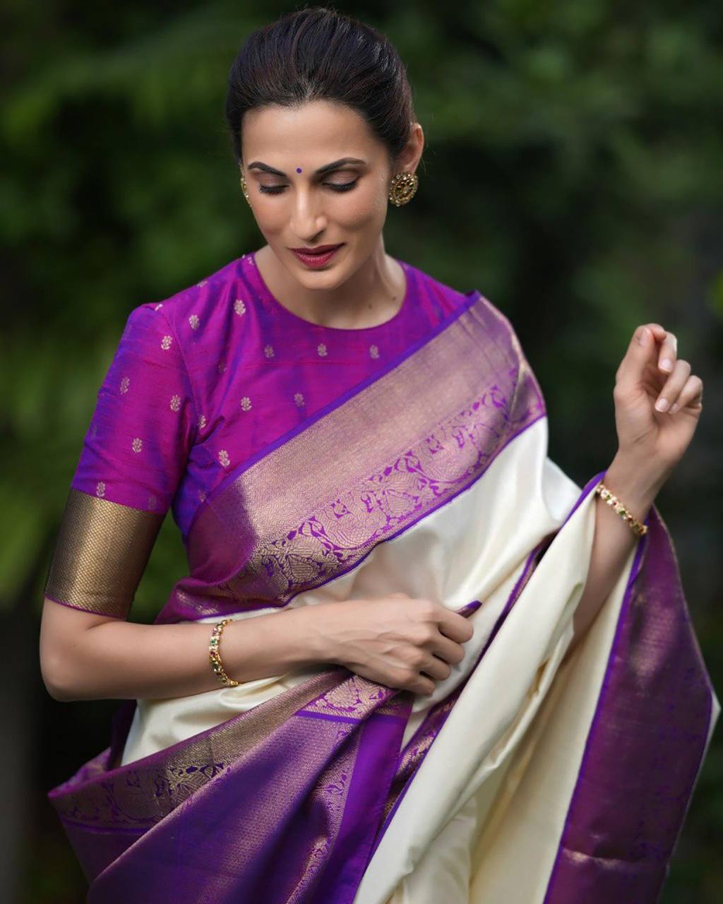 Elegant Soft Lichi Silk Saree with Rich Pallu & Jacquard Work