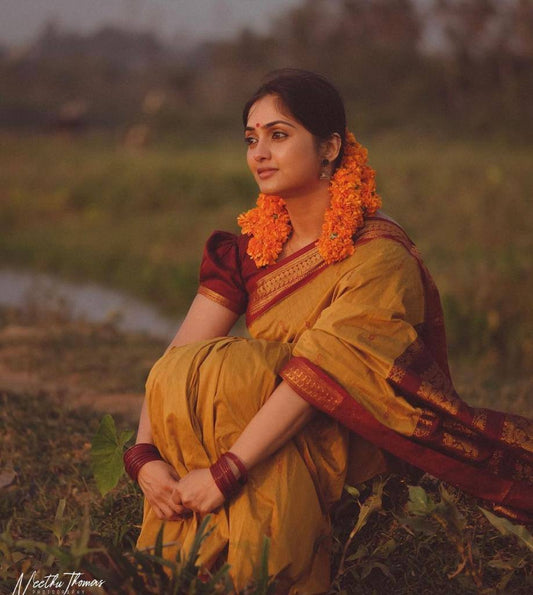 Elegant Lichi Silk Saree with Rich Pallu & Jacquard Weave