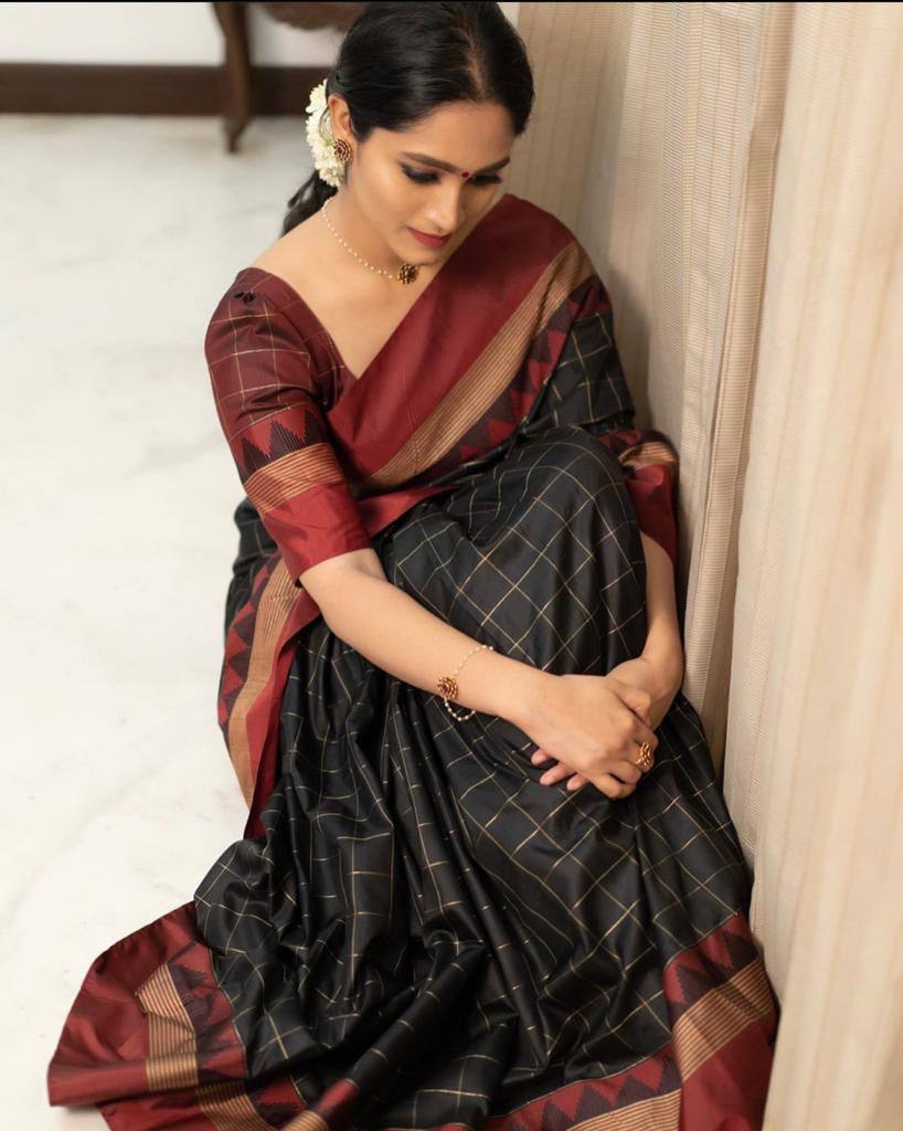 Elegant Soft Lichi Silk Saree with Rich Pallu & Heavy Brocade Blouse