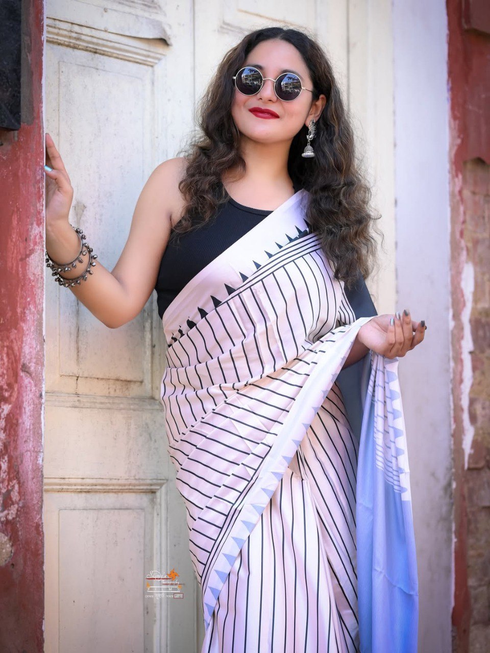 White Multicolor Printed Crepe Silk Ready-to-Wear Saree with Unstitched Silk Blouse