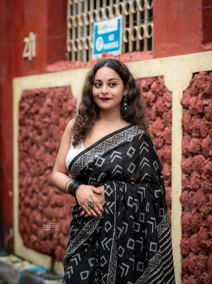 Trendy Printed Mul Cotton Ready-to-Wear Saree with Pocket & Silk Blouse Piece