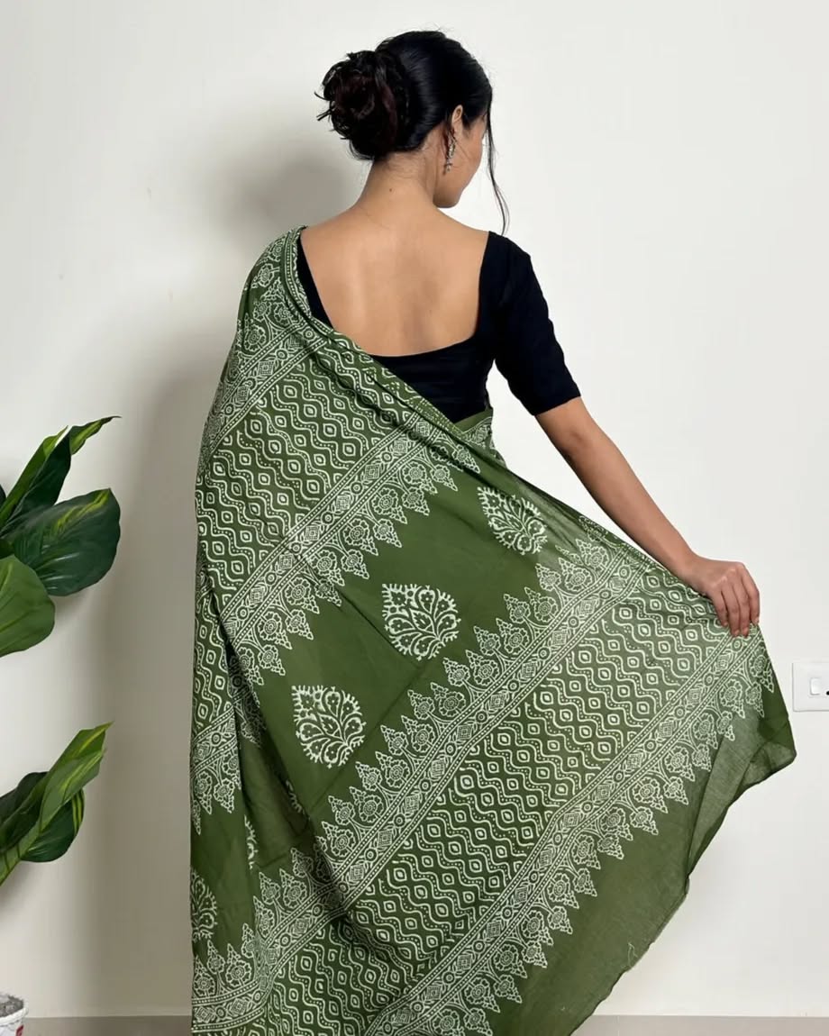 Elegant Mul Cotton Printed Ready-to-Wear Saree with Pocket & Silk Blouse