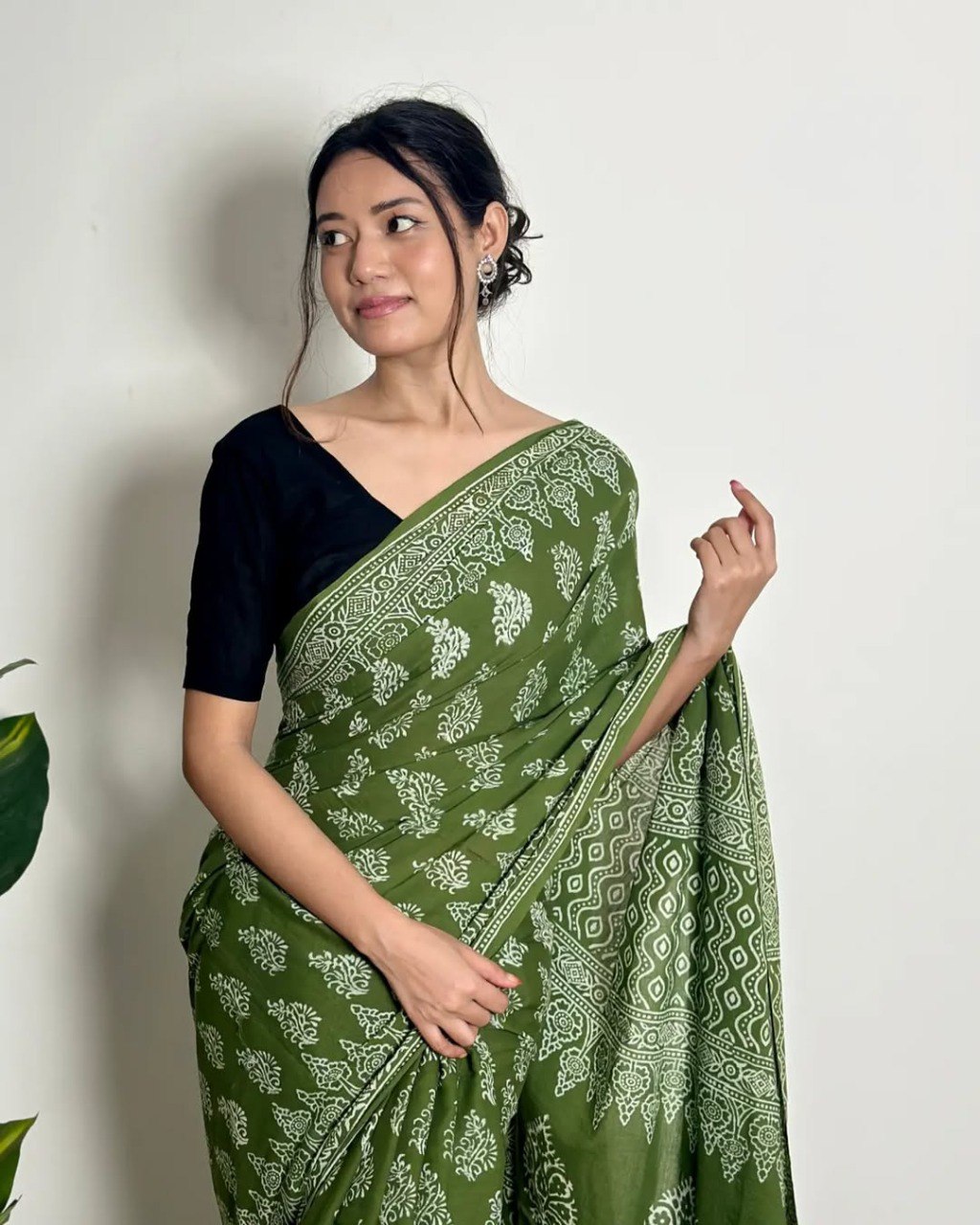 Elegant Mul Cotton Printed Ready-to-Wear Saree with Pocket & Silk Blouse