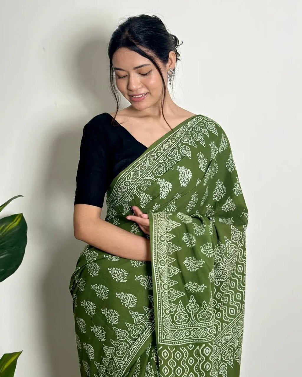 Elegant Mul Cotton Printed Ready-to-Wear Saree with Pocket & Silk Blouse