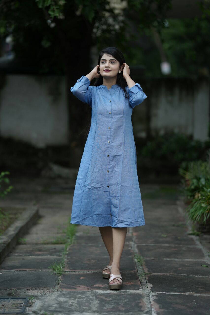 Women Solid Cotton Blend Straight Kurta