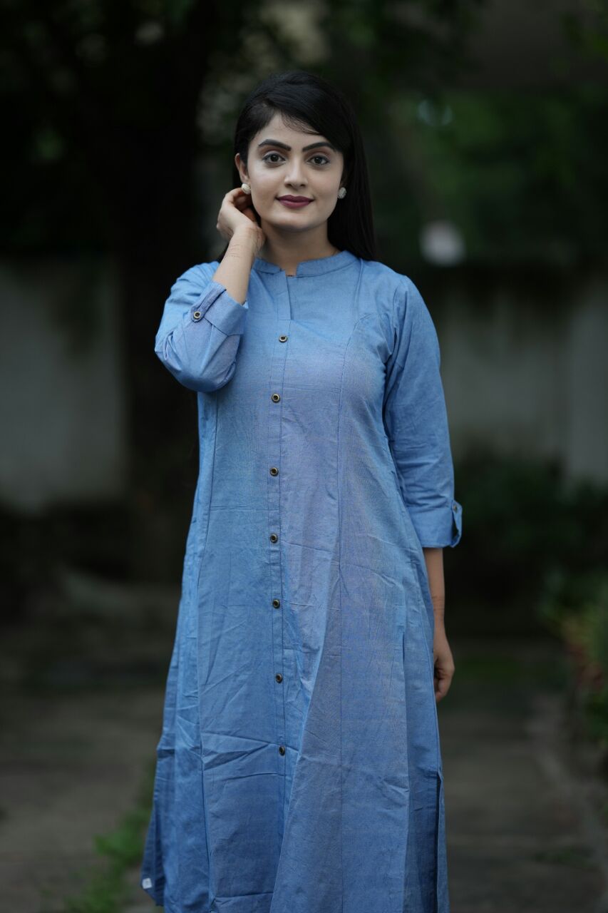 Women Solid Cotton Blend Straight Kurta