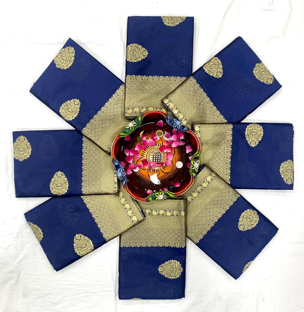 Royal Kanjivaram Golden Zari Woven Silk Saree With Blouse Piece