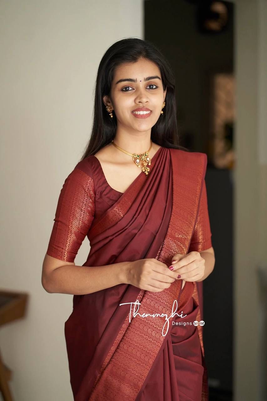 Attractive Kanjivaram Woven Silk Saree With Blouse Piece RED