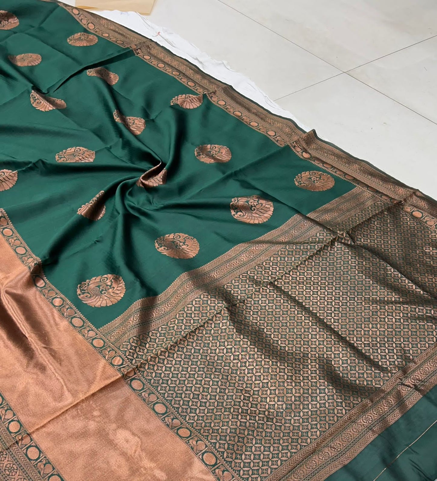 Green Colour Kanjivaram Woven Silk Saree With Blouse Piece