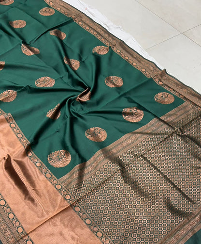 Green Colour Kanjivaram Woven Silk Saree With Blouse Piece