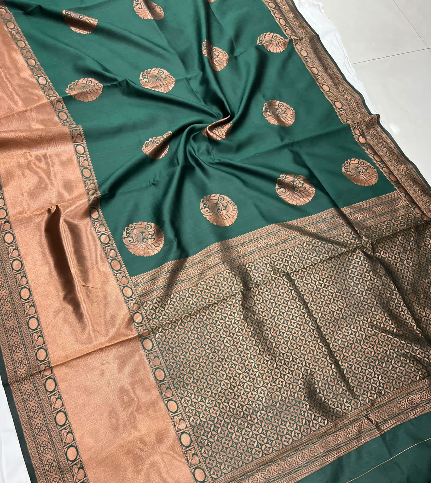 Green Colour Kanjivaram Woven Silk Saree With Blouse Piece