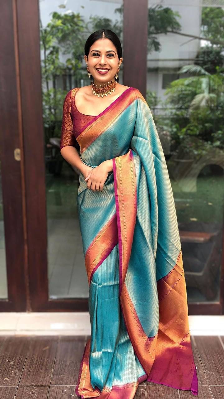Wedding Wear Kanjivaram Woven Silk Saree With Blouse Piece - INDIGO