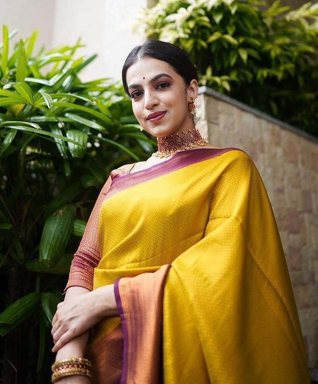 Wedding Wear Kanjivaram Woven Silk Saree With Blouse Piece - Yellow