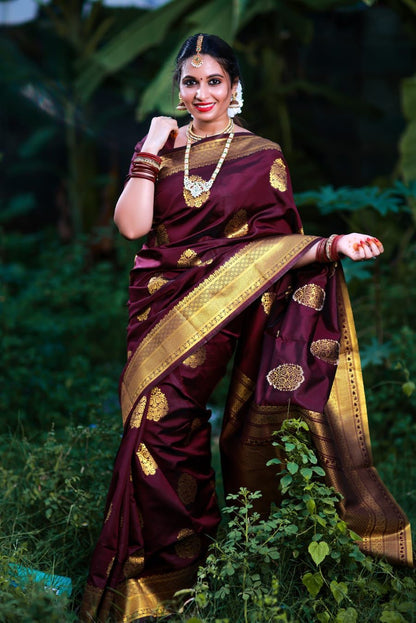 Royal Kanjivaram Golden Zari Woven Silk Saree With Blouse Piece - BROWN