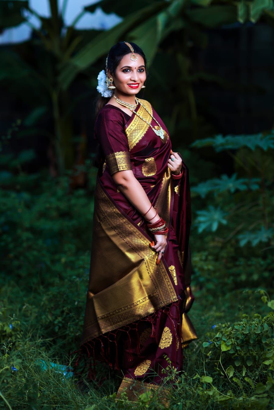 Royal Kanjivaram Golden Zari Woven Silk Saree With Blouse Piece - BROWN