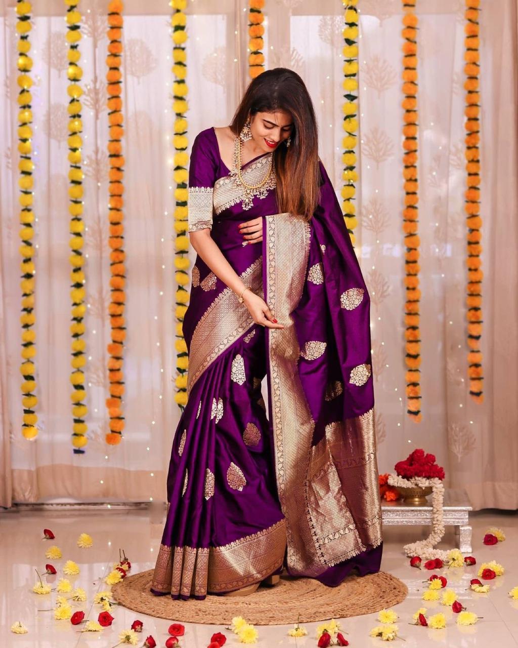 Royal Kanjivaram Golden Zari Woven Silk Saree With Blouse Piece - PURPLE