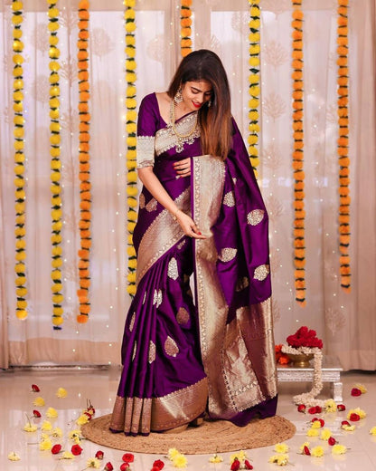 Royal Kanjivaram Golden Zari Woven Silk Saree With Blouse Piece - PURPLE
