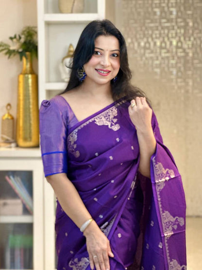 Running blouse with exclusive jacquard border & heavy brocade blouse piece