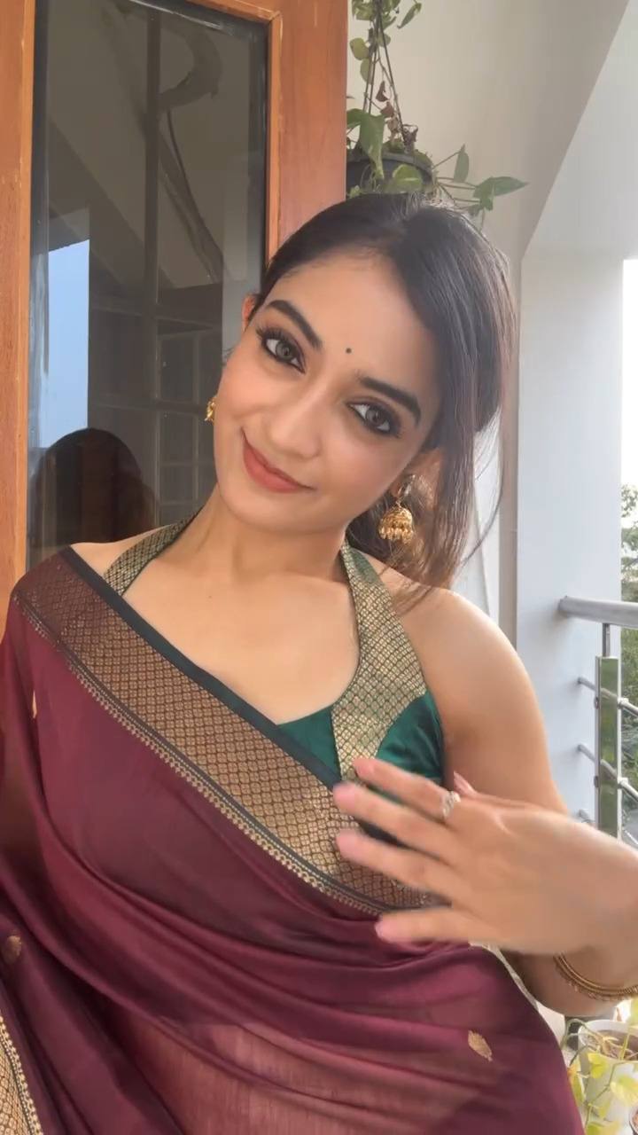 Classic Heritage Lichi Silk Saree with Exclusive Blouse