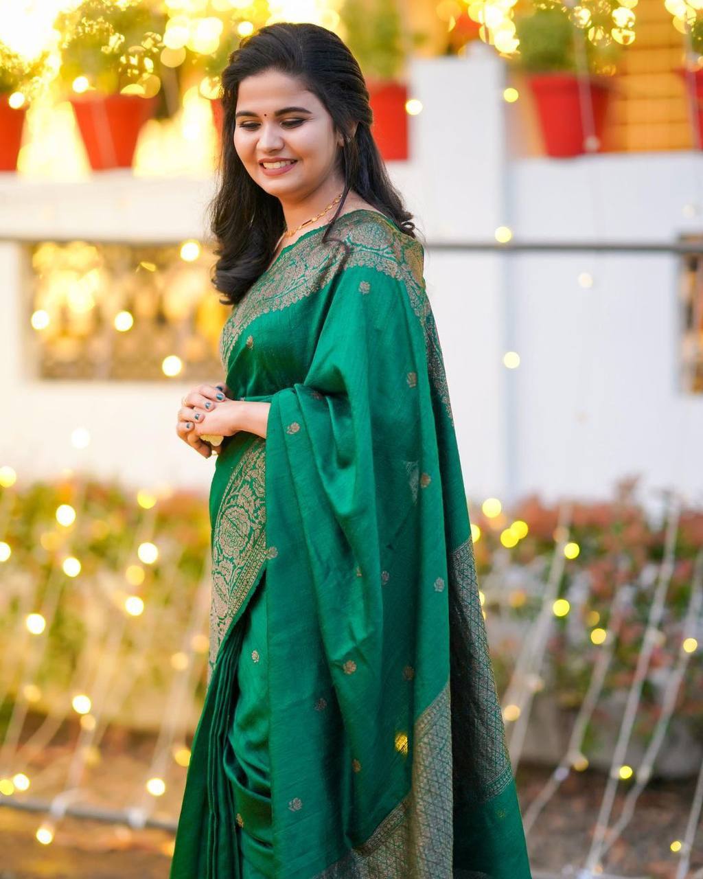 Elegant Bottle Green Lichi Silk Saree with Rich Pallu & Jacquard Weaving