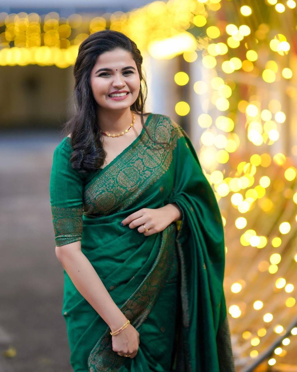 Elegant Bottle Green Lichi Silk Saree with Rich Pallu & Jacquard Weaving
