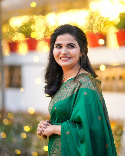 Elegant Bottle Green Lichi Silk Saree with Rich Pallu & Jacquard Weaving