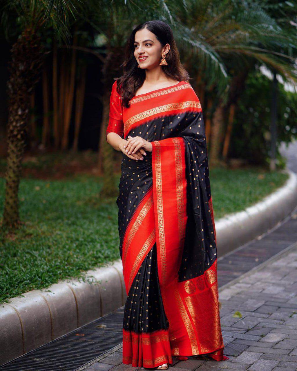 Elegant Black & Red Silk Saree with Golden Zari Border – Traditional Festive Wear