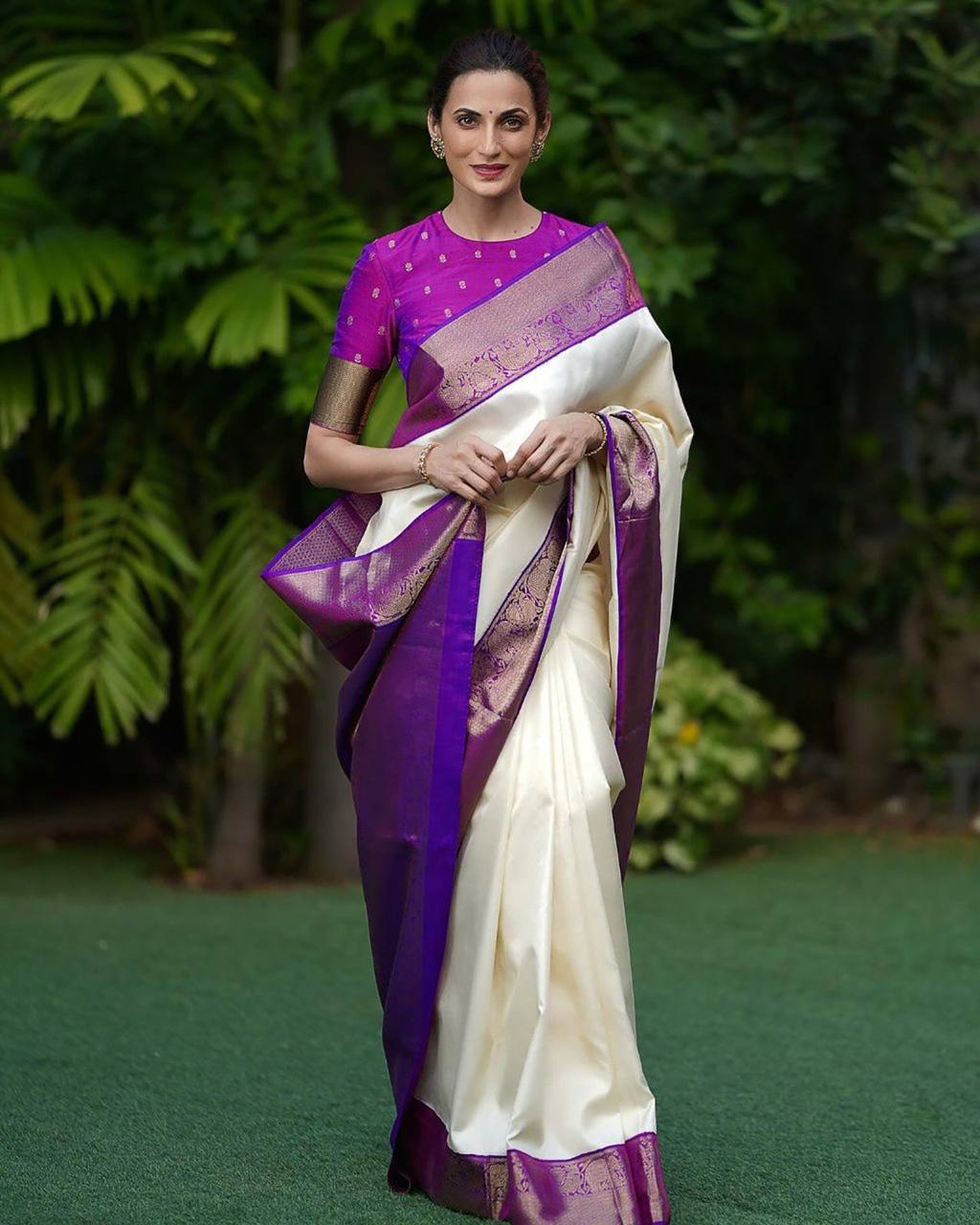 Elegant Soft Lichi Silk Saree with Rich Pallu & Jacquard Work