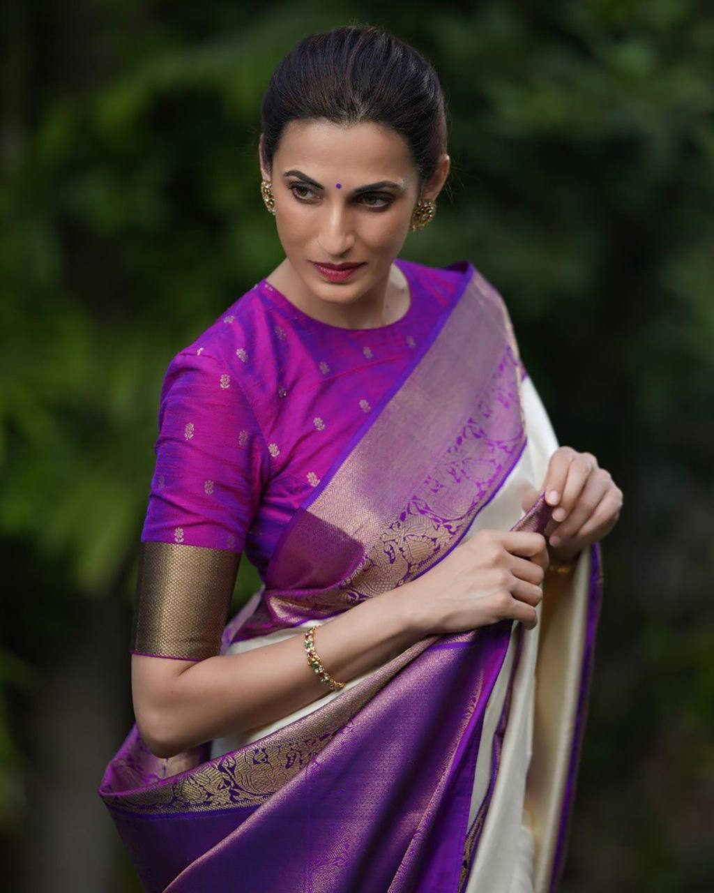 Elegant Soft Lichi Silk Saree with Rich Pallu & Jacquard Work