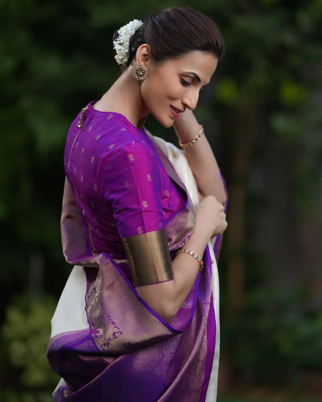 Elegant Soft Lichi Silk Saree with Rich Pallu & Jacquard Work