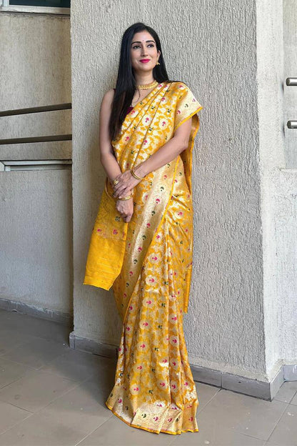 Graceful Lichi Silk Saree with Rich Pallu & Beautiful Tassels