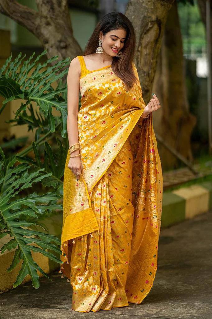 Graceful Lichi Silk Saree with Rich Pallu & Beautiful Tassels