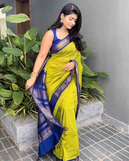 Elegant Lichi Silk Saree with Rich Pallu & Jacquard Weave