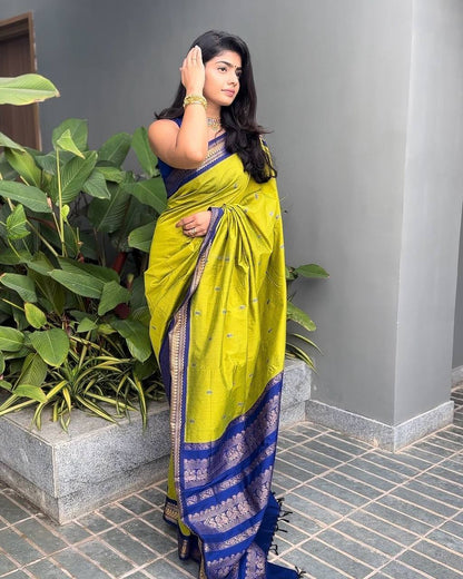 Elegant Lichi Silk Saree with Rich Pallu & Jacquard Weave