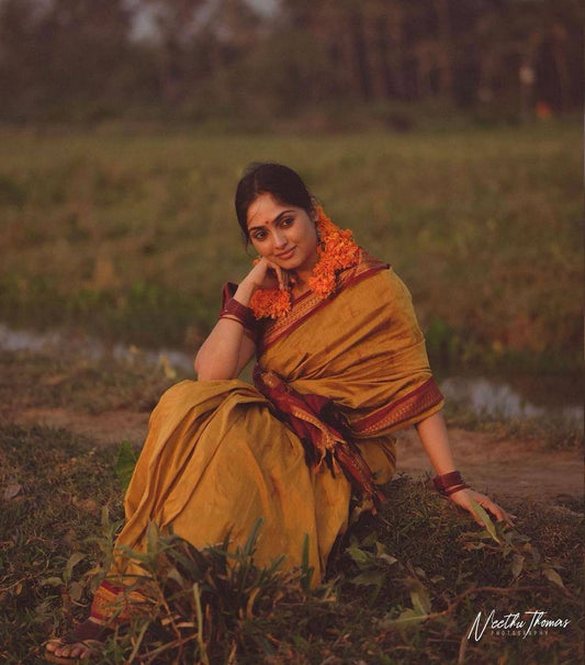 Elegant Lichi Silk Saree with Rich Pallu &amp; Jacquard Weave