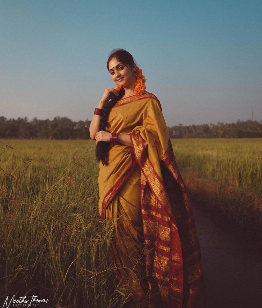 Elegant Lichi Silk Saree with Rich Pallu &amp; Jacquard Weave