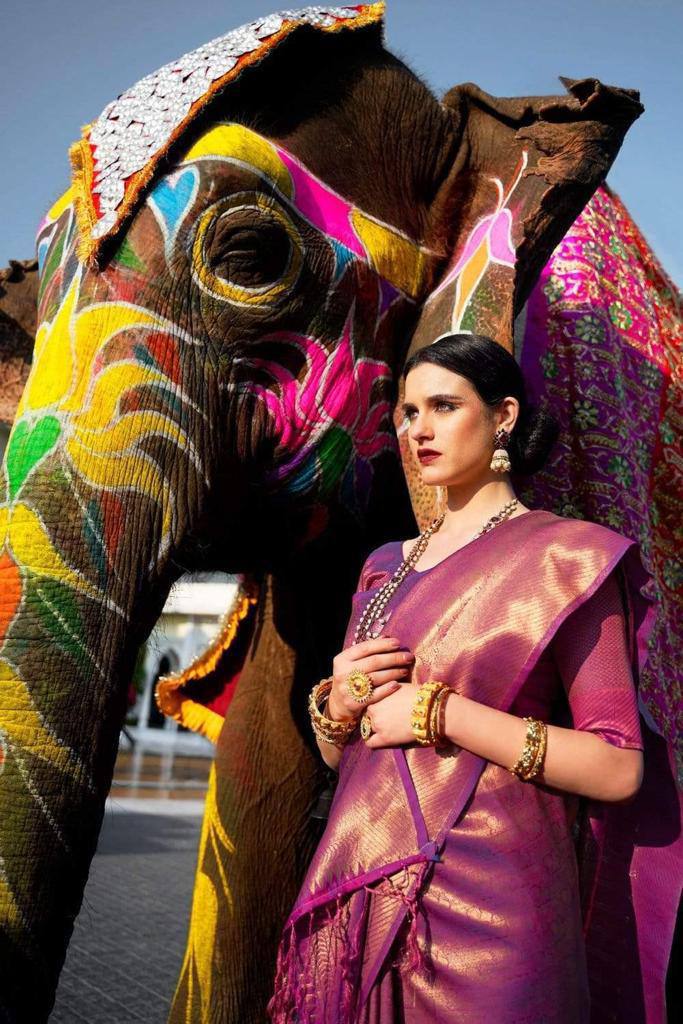 Wedding Wear Kanjivaram Woven Silk Saree With Blouse Piece - PINK