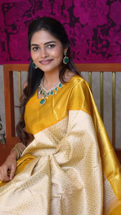 Elegant Soft Lichi Silk Saree with Rich Jacquard Work & Designer Pallu