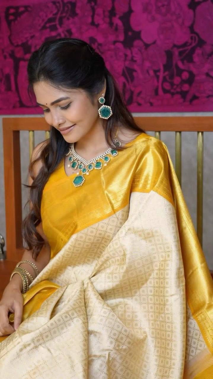 Elegant Soft Lichi Silk Saree with Rich Jacquard Work & Designer Pallu