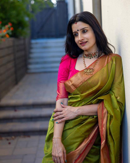 Elegant Dual Tone Soft Lichi Silk Saree with Rich Pallu & Jacquard Work