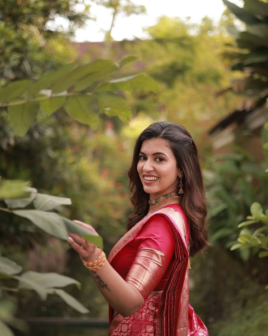 Radiant Red Silk Saree with Golden Tissue Border – Elegant Festive & Wedding Wear